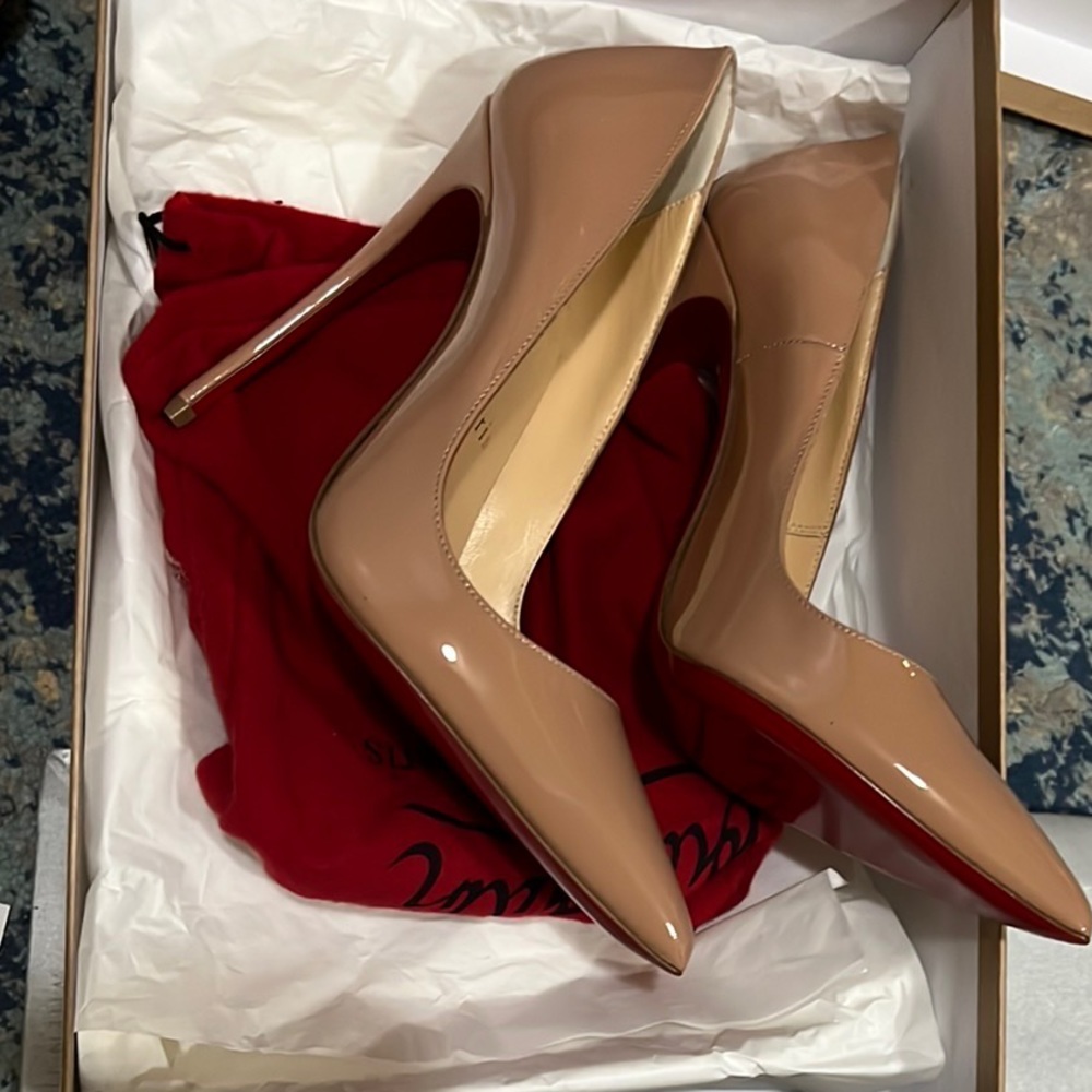 Brand new!!! Never wore!! Authentic